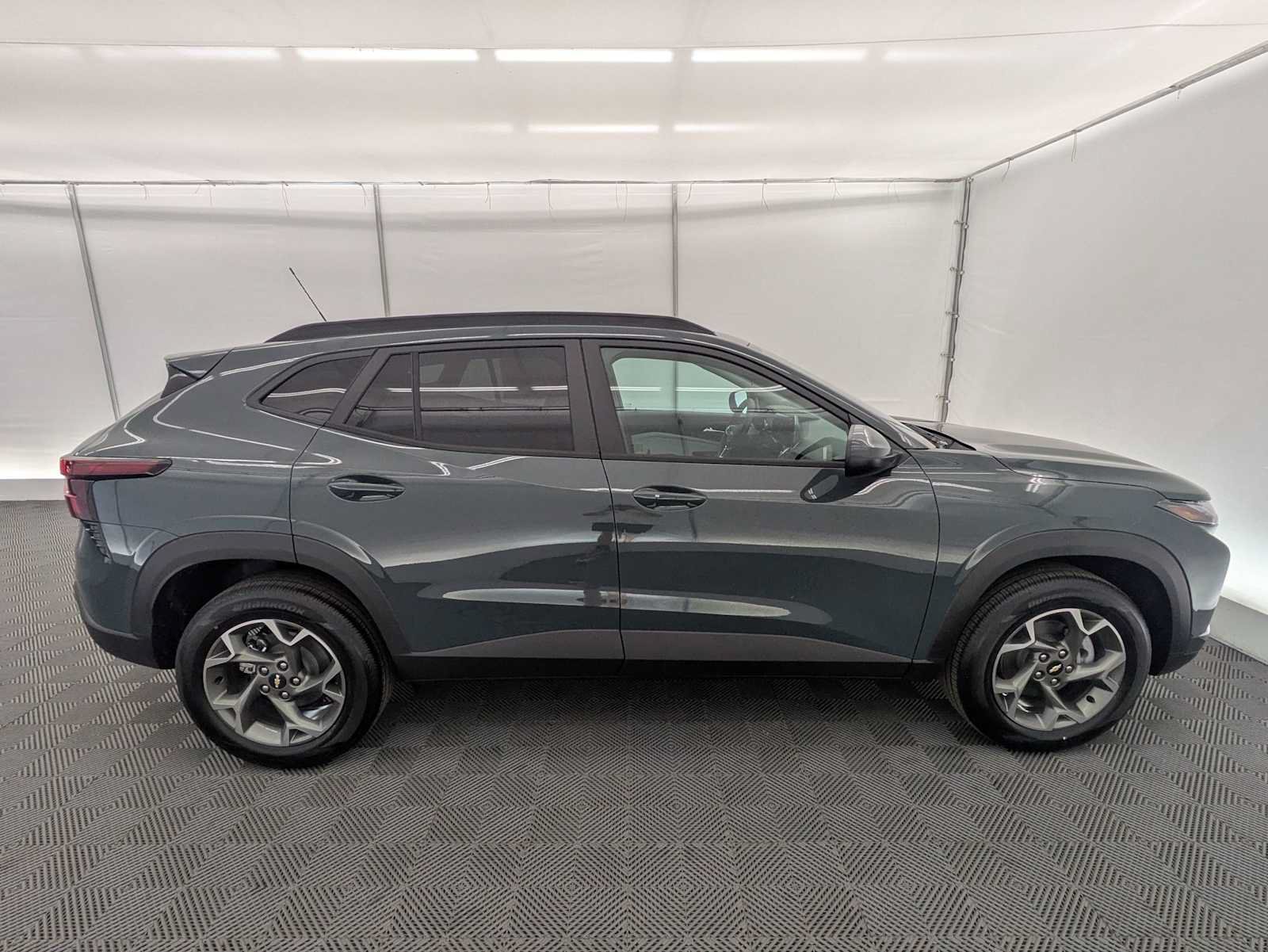 New 2026 Chevrolet Trax LT w/ Driver Confidence Package FWD image 7