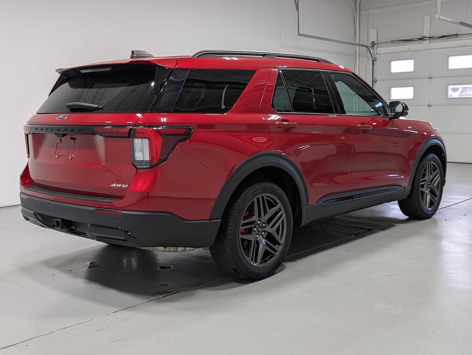 Used 2025 Ford Explorer ST-Line w/ ST-Line Street Pack AWD/4WD image 8