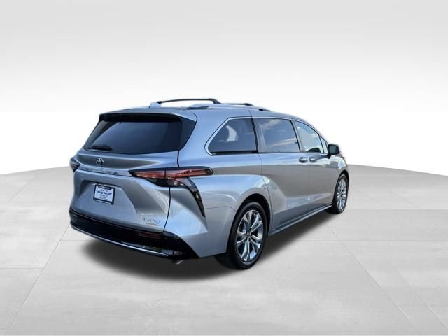 Used 2021 Toyota Sienna Platinum image 5