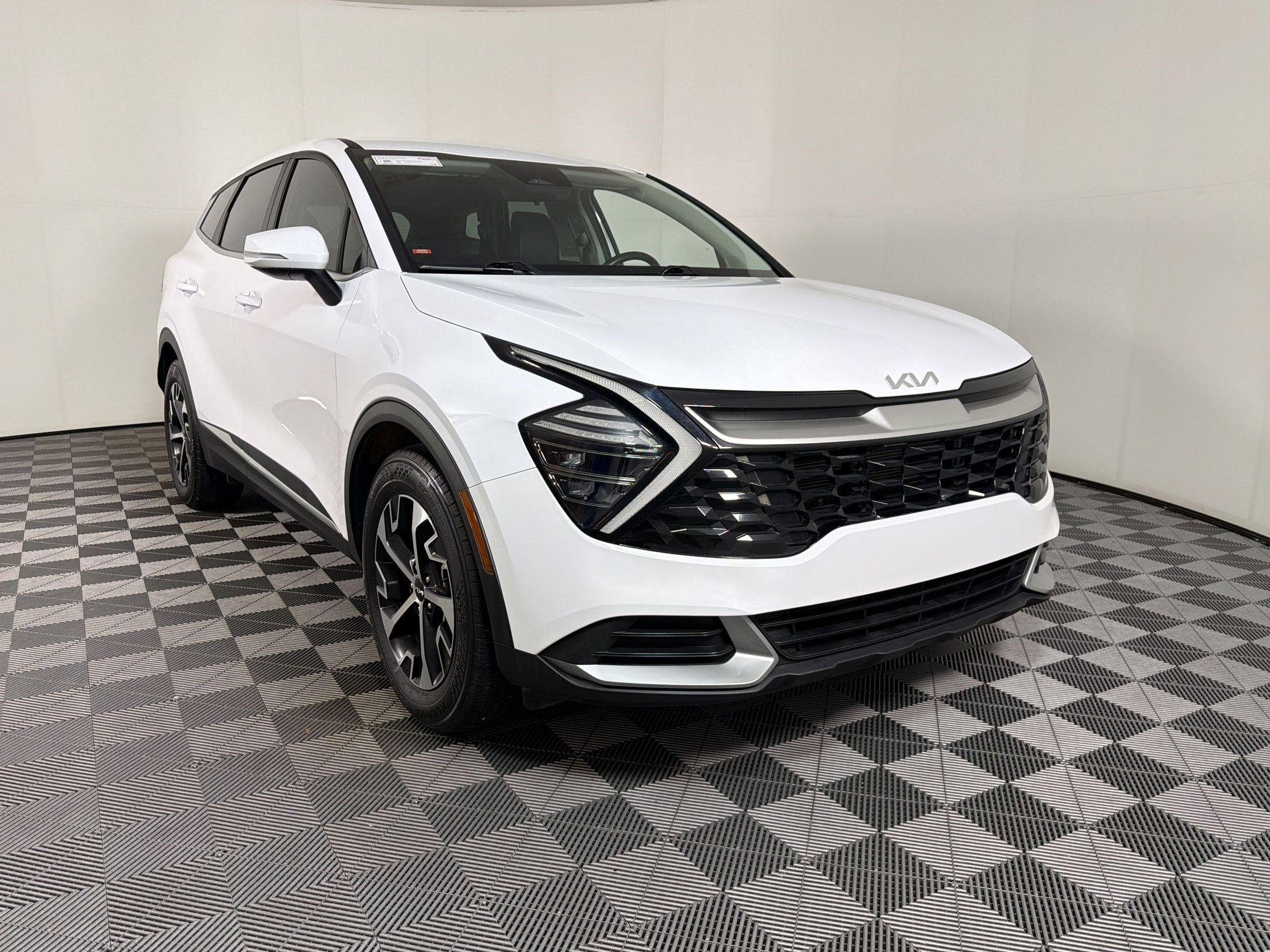 Used 2024 Kia Sportage EX image 17