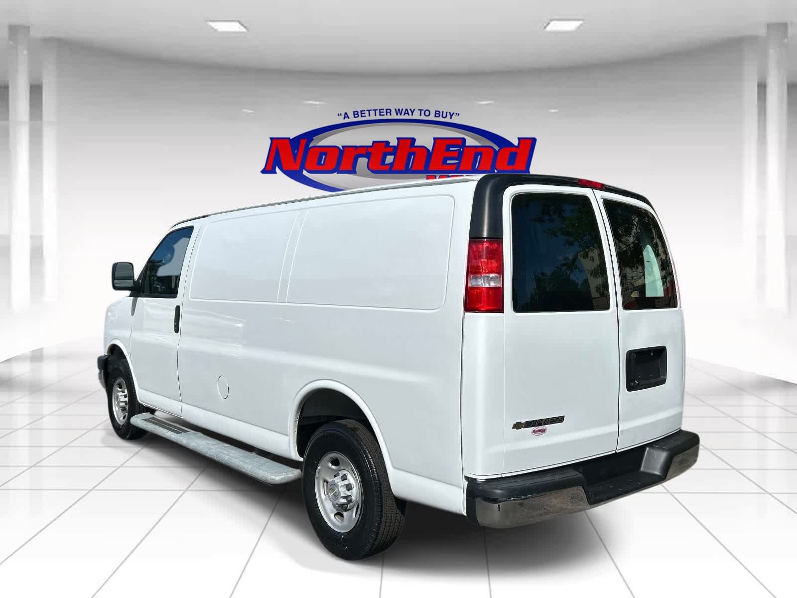 Used 2025 Chevrolet Express 2500 w/ Driver Convenience Package RWD image 5