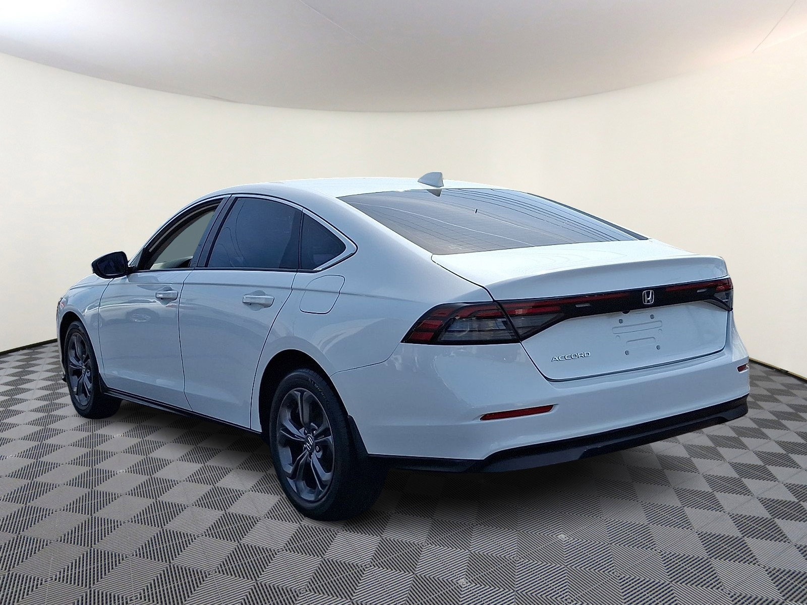 Used 2023 Honda Accord EX image 5