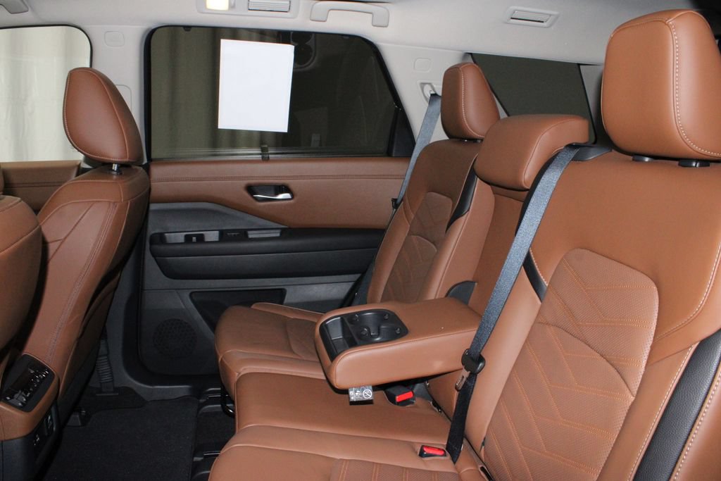 Used 2024 Nissan Pathfinder Platinum w/ Cargo Package AWD/4WD image 22