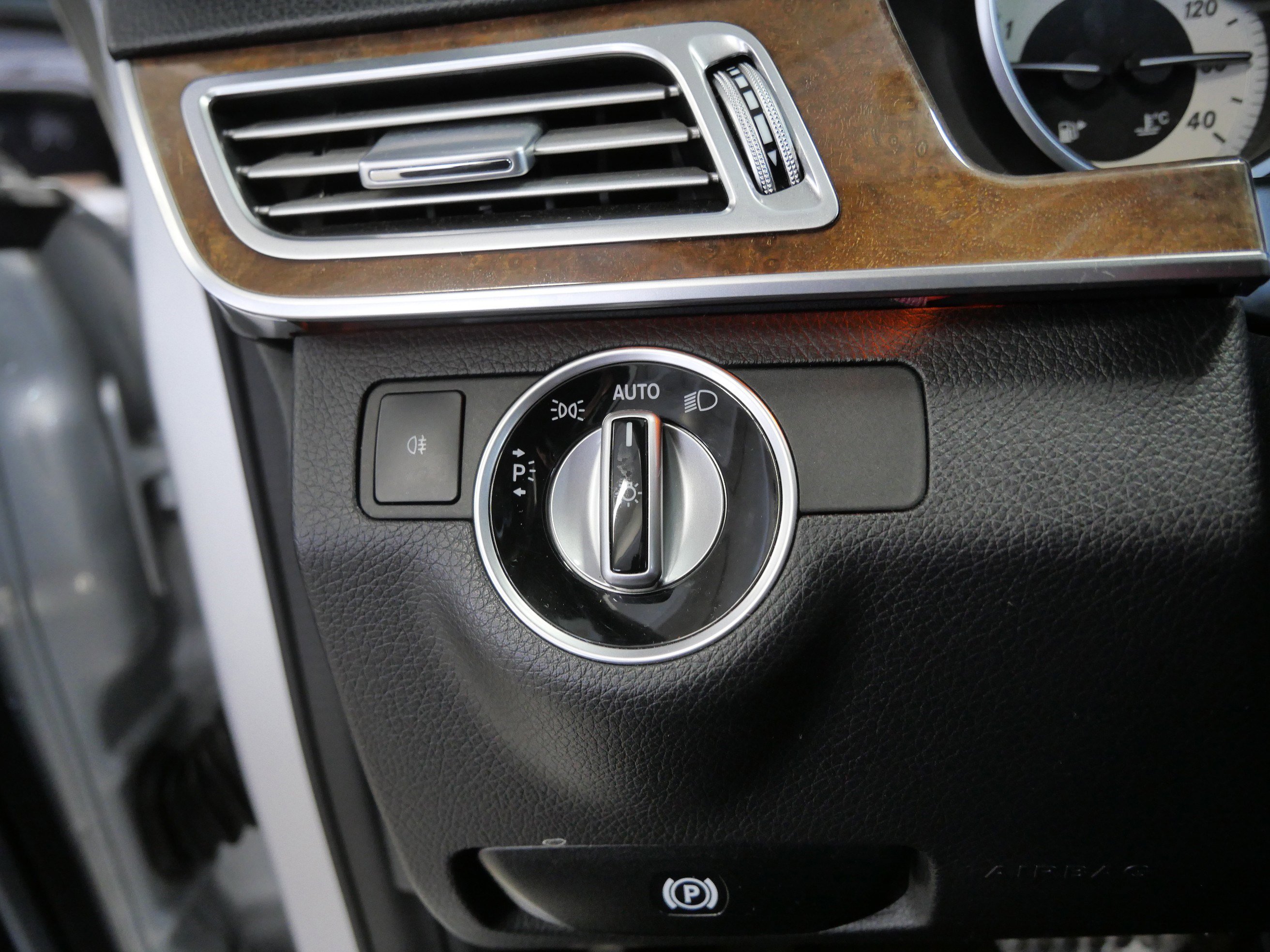 Used 2014 Mercedes-Benz E 350 4MATIC Sedan image 24