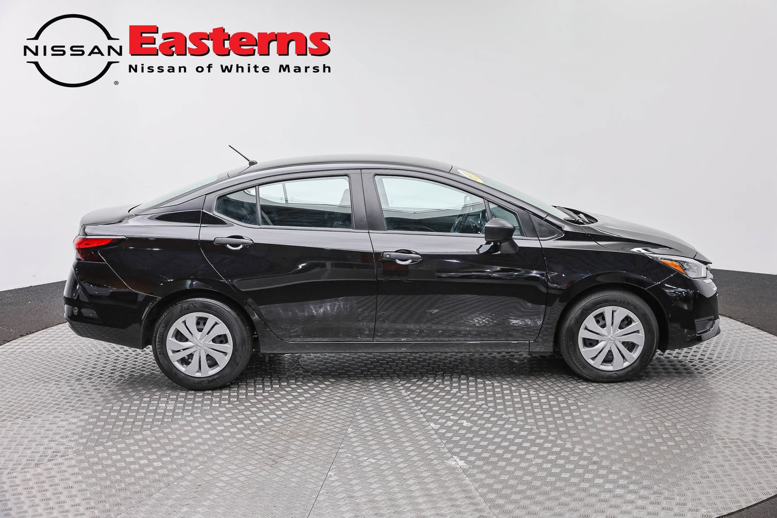 Used 2025 Nissan Versa S FWD image 4