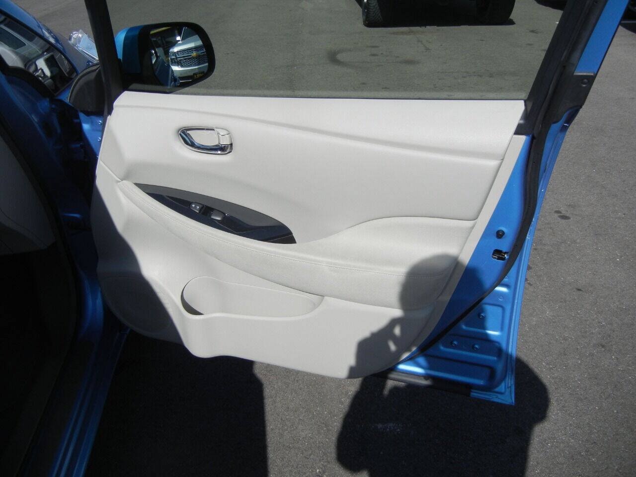 Used 2012 Nissan Leaf SL w/ Protection Pkg FWD image 32