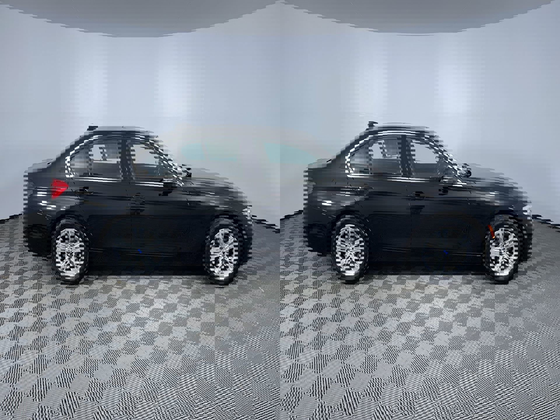 Used 2017 BMW 330i xDrive Sedan image 10