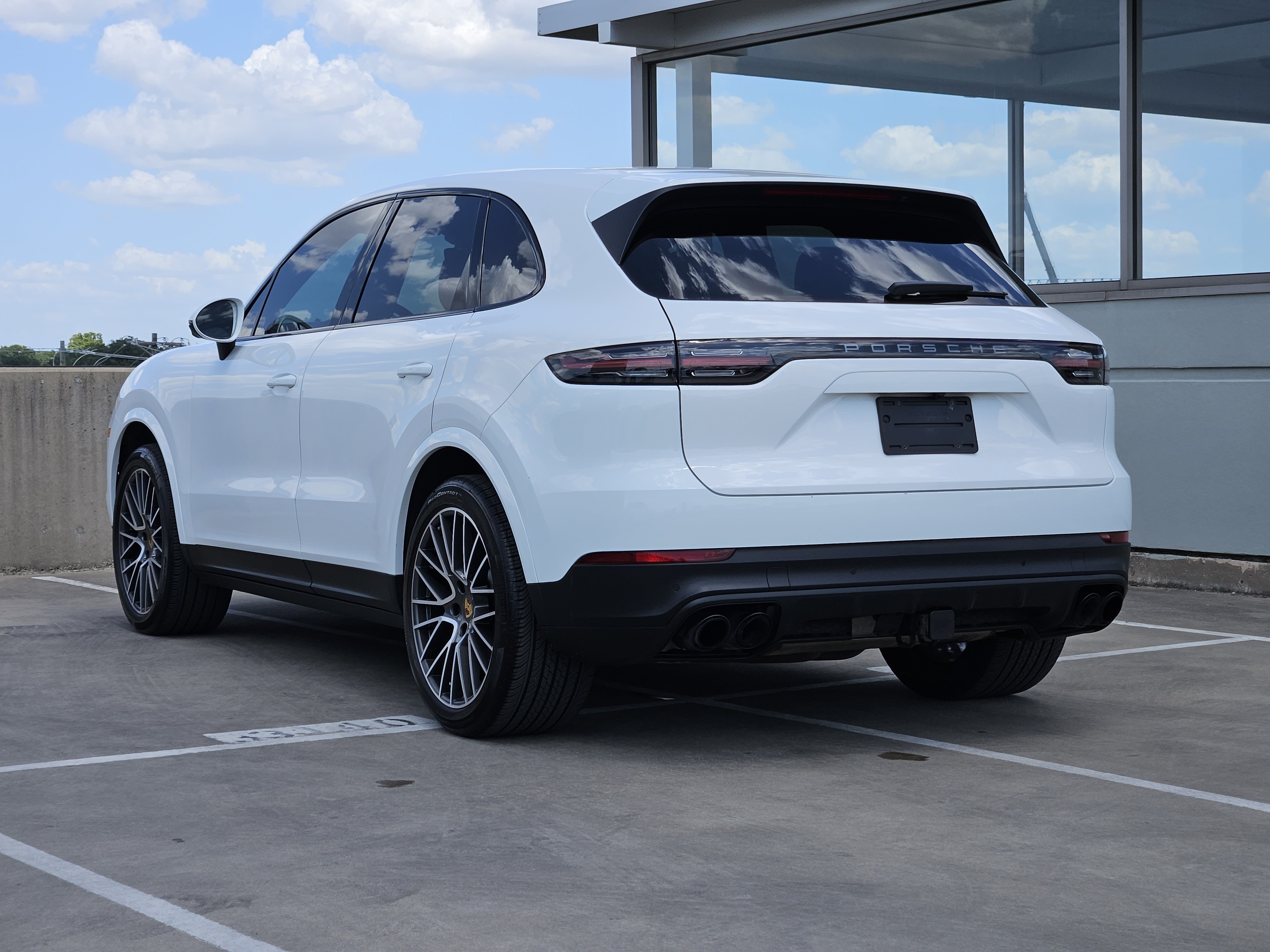 Certified 2023 Porsche Cayenne Platinum Edition AWD/4WD image 3