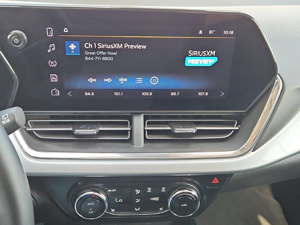 Used 2025 Chevrolet Trax LT w/ LT Convenience Package FWD image 19
