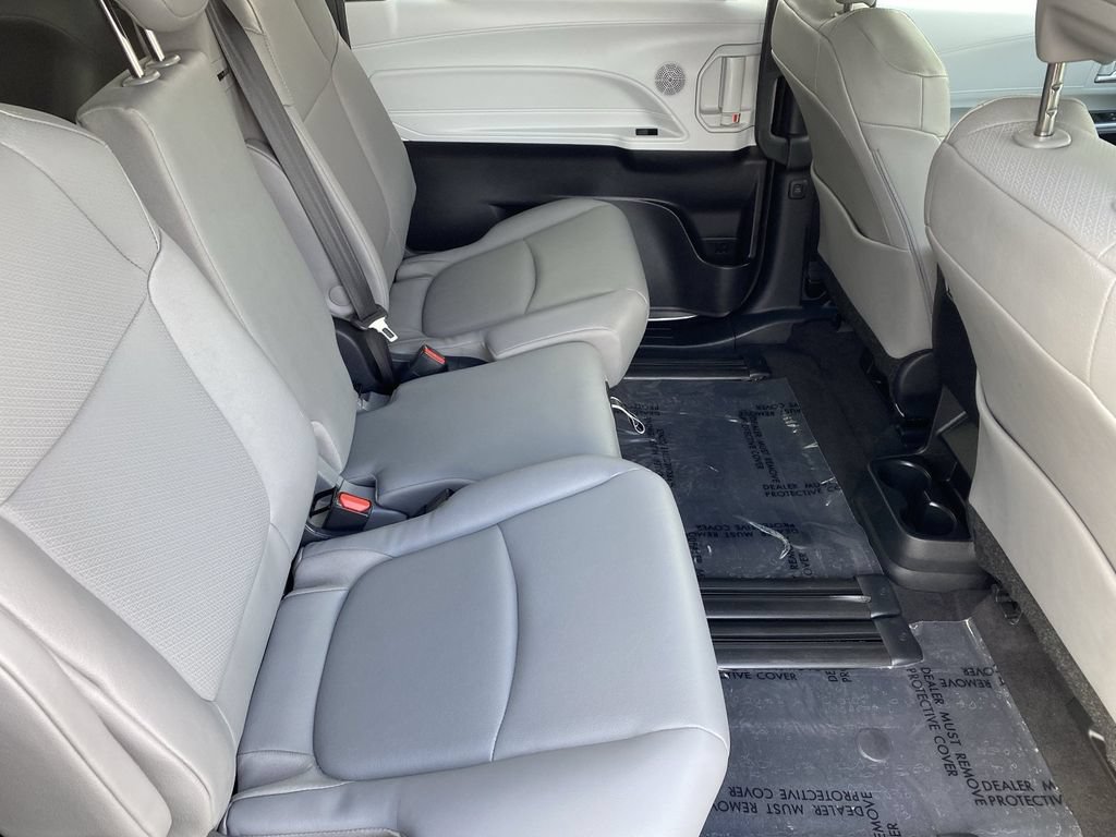 Certified 2026 Toyota Sienna XLE FWD image 19