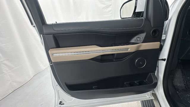 Used 2024 Ford Expedition Limited image 19