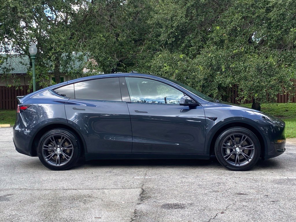 Used 2025 Tesla Model Y Long Range RWD image 12