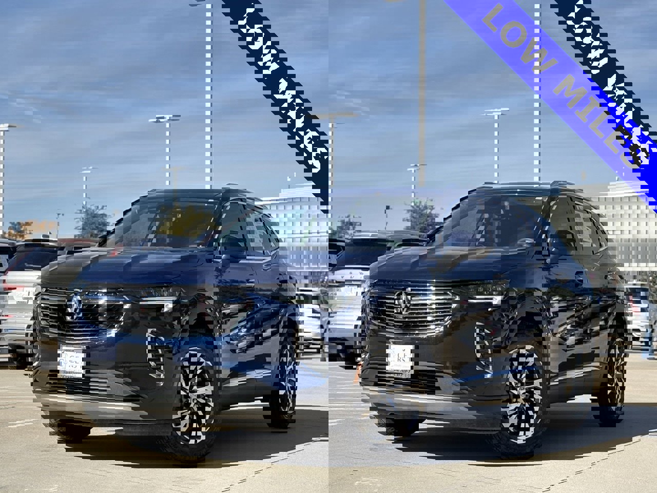 Used 2022 Buick Envision Essence w/ Safety Package image 2