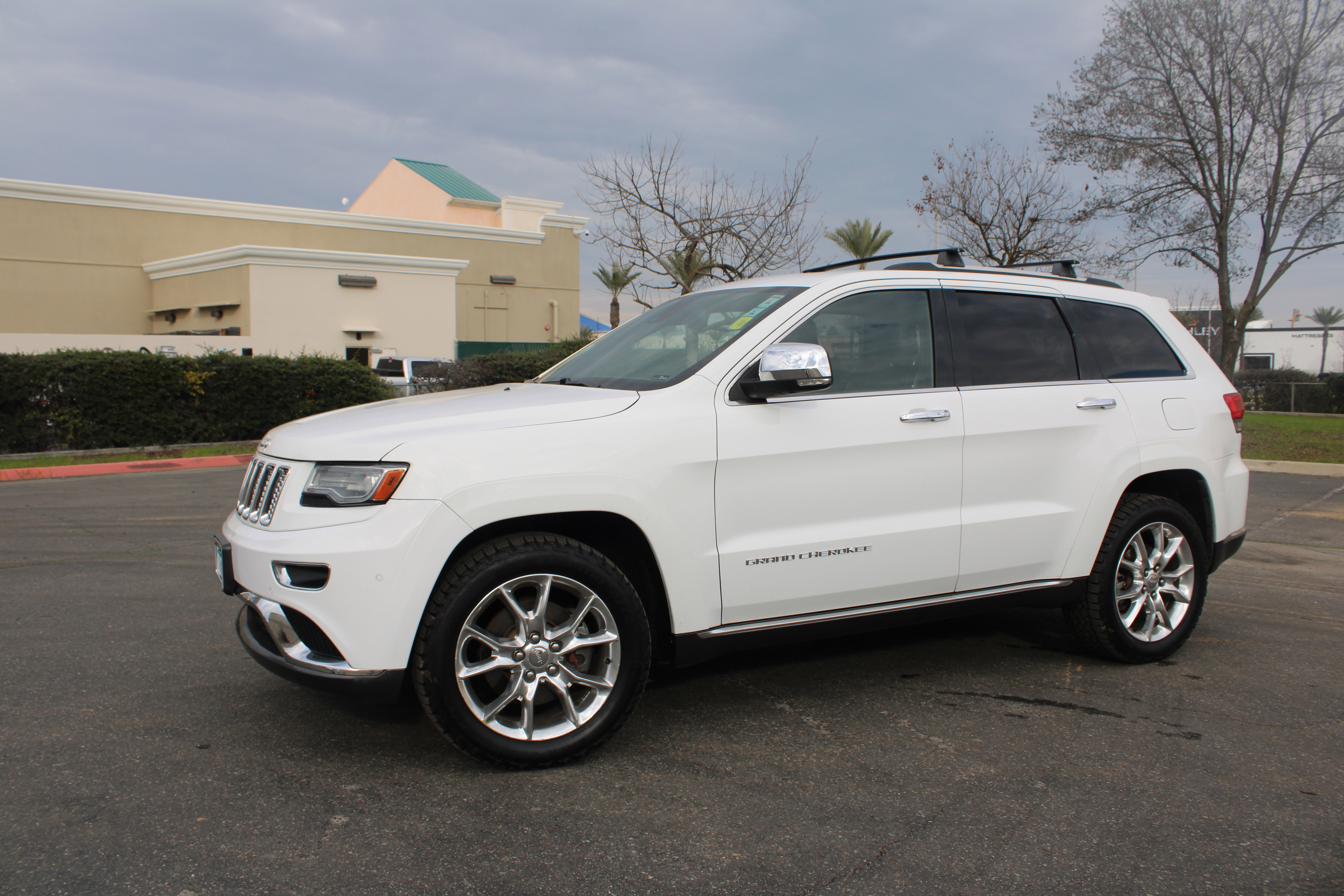 Used 2014 Jeep Grand Cherokee Summit AWD/4WD image 8