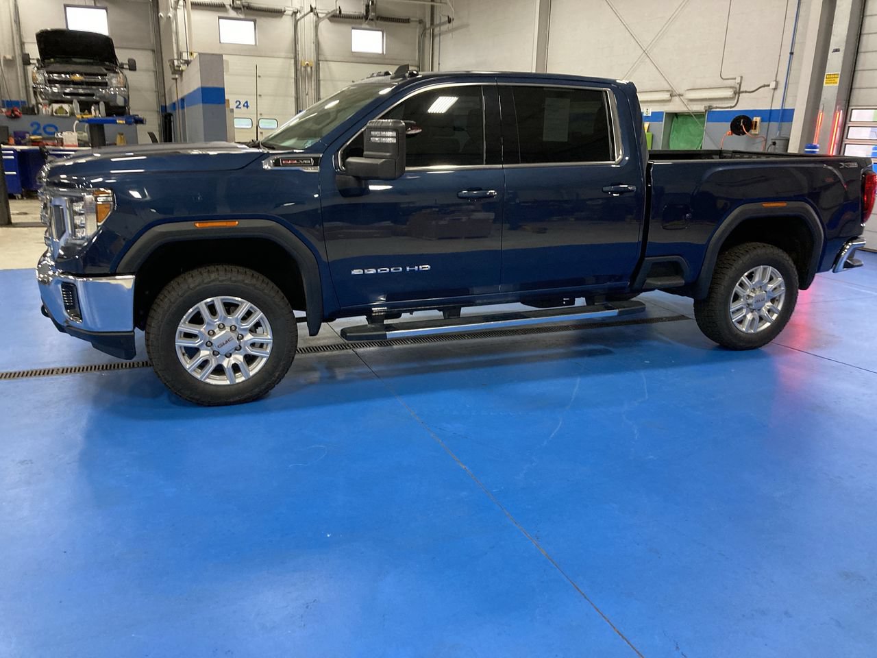 Used 2022 GMC Sierra 2500 SLE w/ SLE Value Package; AWD/4WD image 4