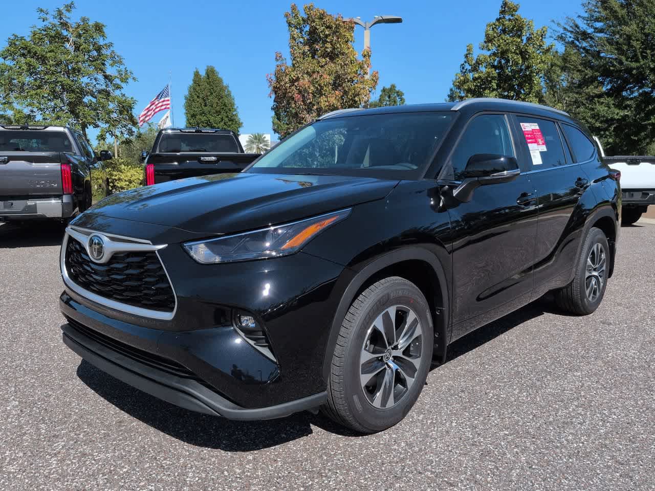 New 2026 Toyota Highlander XLE AWD/4WD image 2