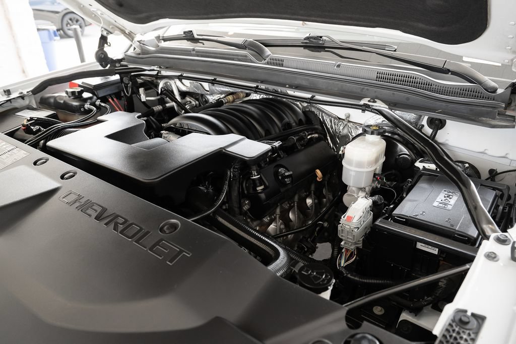 Used 2018 Chevrolet Suburban LS RWD image 14