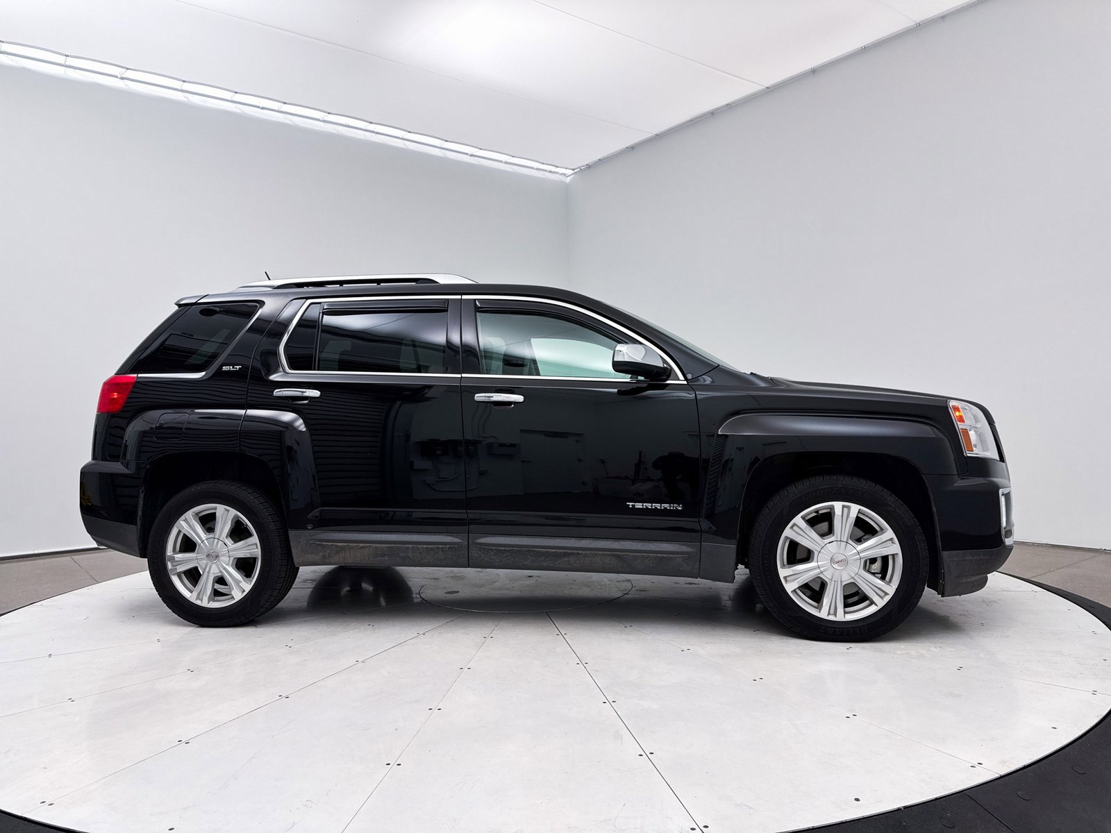Used 2017 GMC Terrain SLT w/ Open Road Package image 34