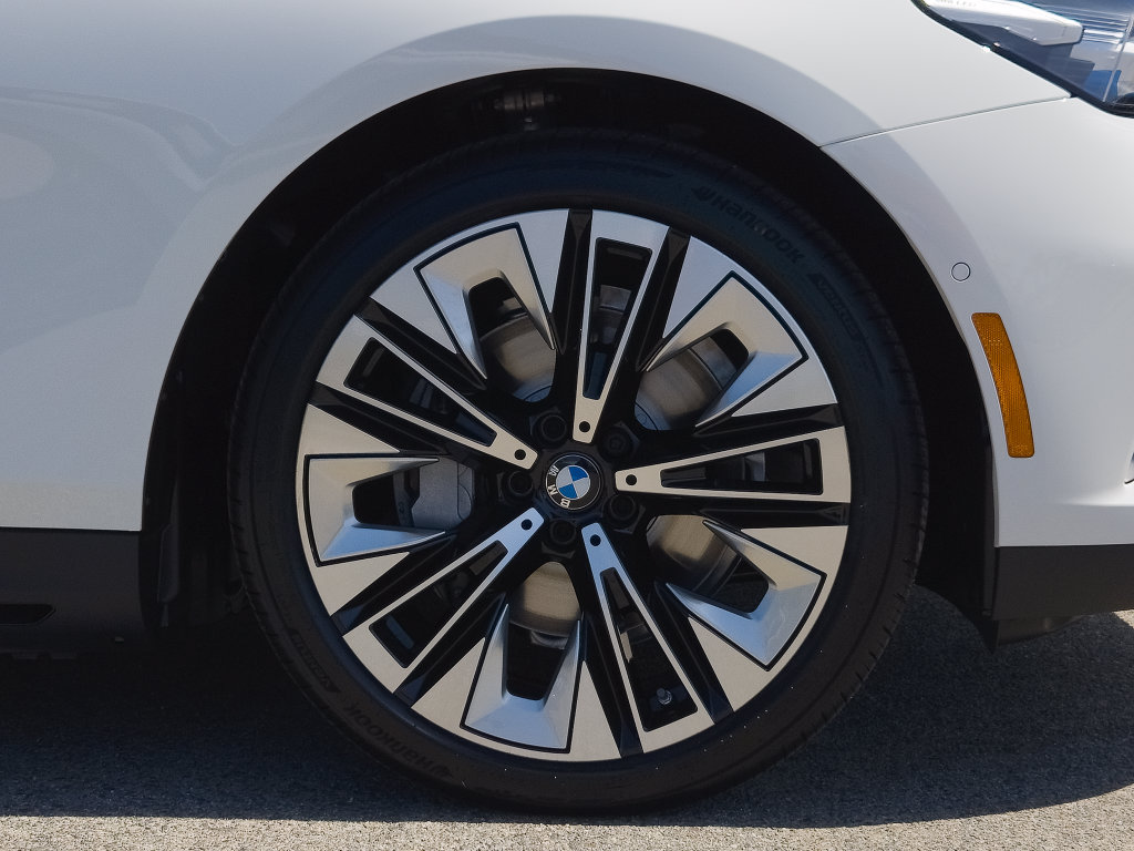 New 2027 BMW i5 xDrive40 AWD/4WD image 5