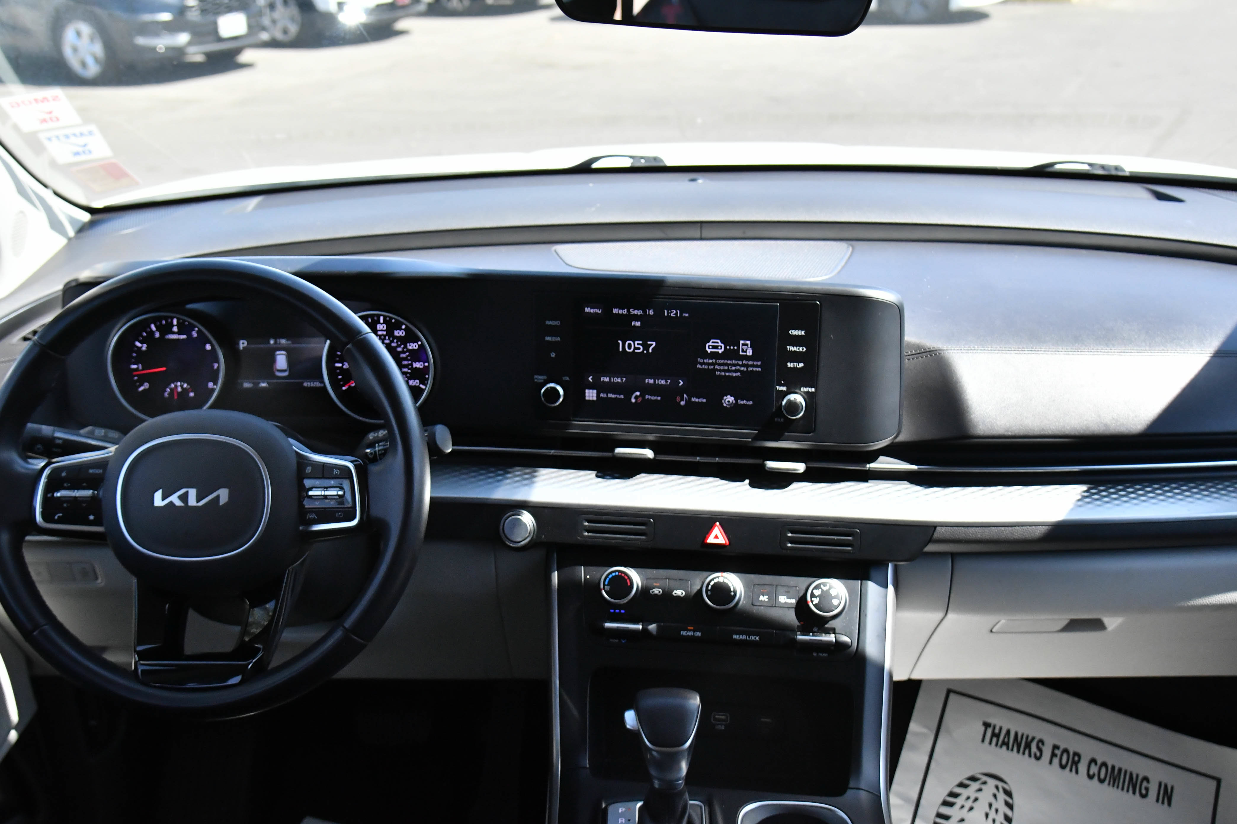 Used 2023 Kia Carnival LX FWD image 39