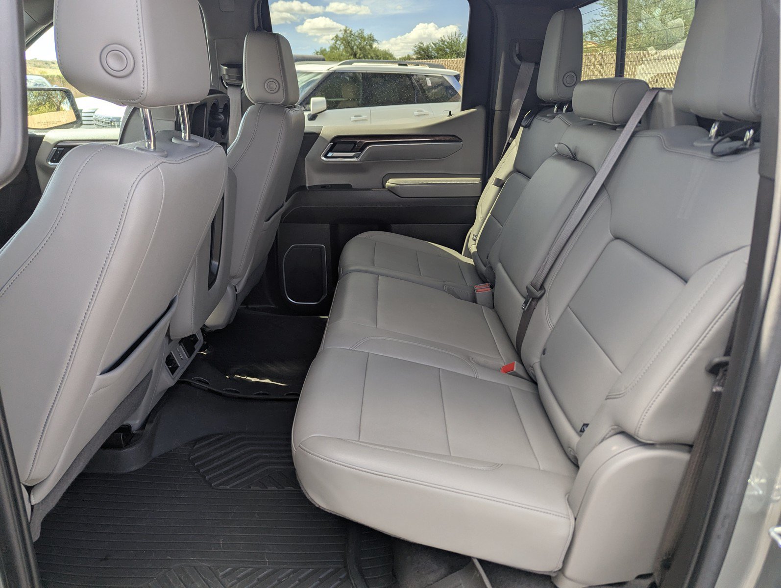 Used 2023 Chevrolet Silverado 1500 LT w/ Z71 Off-Road Package AWD/4WD image 9