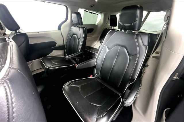 Used 2023 Chrysler Pacifica Limited FWD image 26
