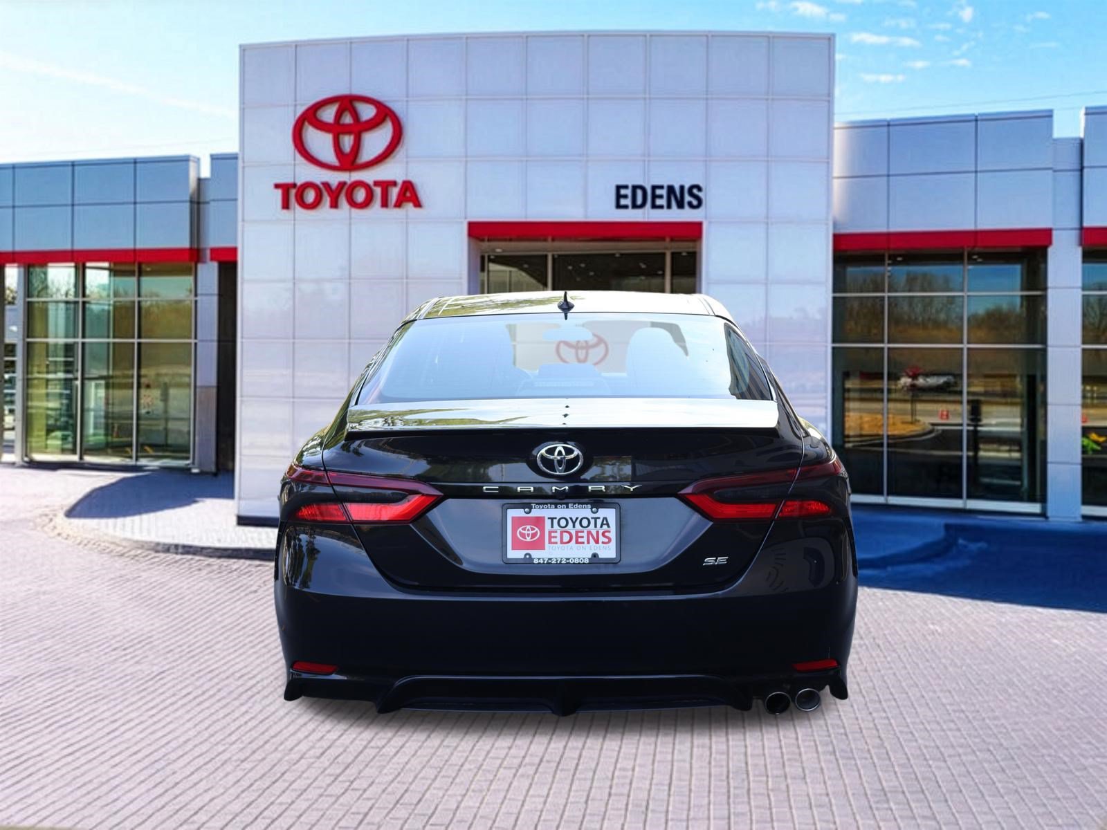 Used 2021 Toyota Camry SE FWD image 4
