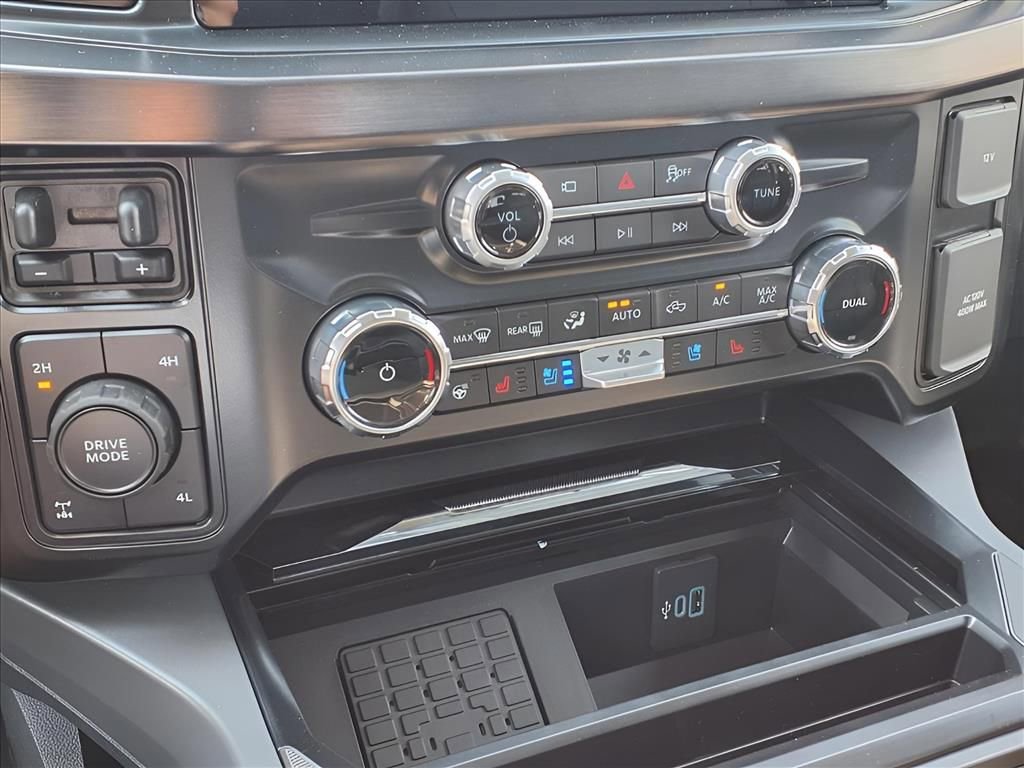 New 2026 Ford F250 Lariat w/ Black Appearance Package image 10