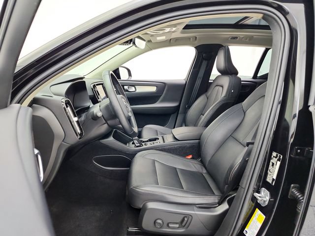 Used 2020 Volvo XC40 T5 Momentum w/ Protection Package AWD/4WD image 21