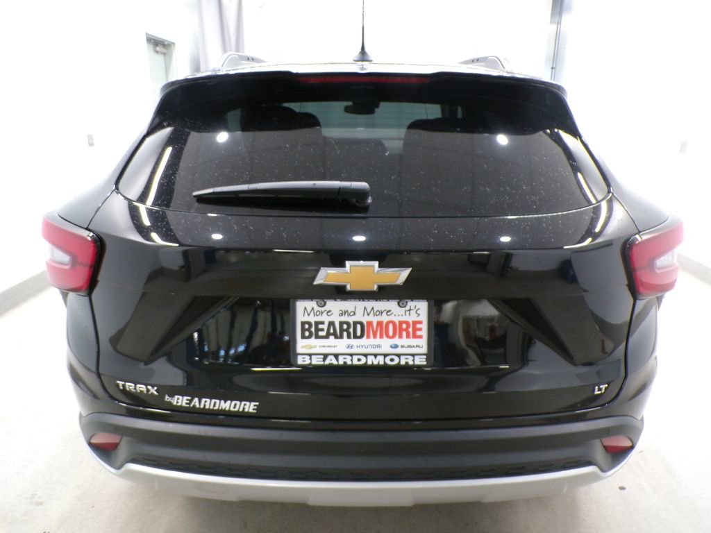 Used 2025 Chevrolet Trax LT w/ Driver Confidence Package FWD image 3
