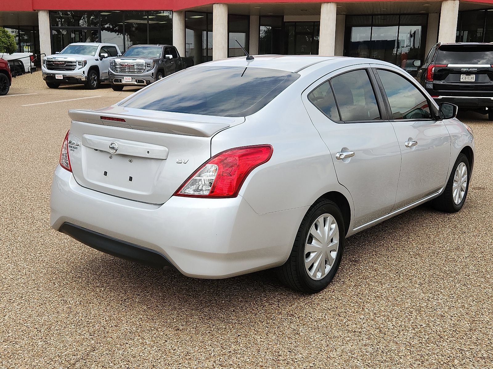 Used 2019 Nissan Versa SV FWD image 4