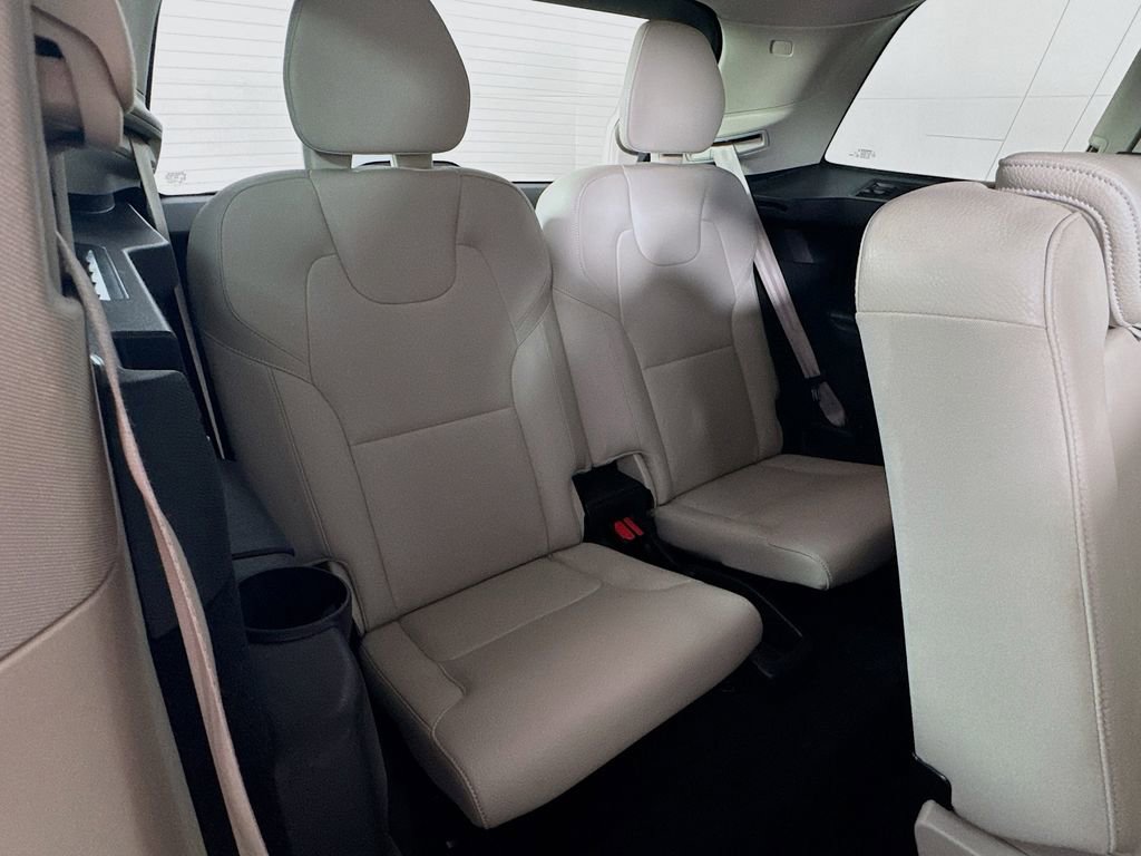Used 2021 Volvo XC90 T6 Momentum image 34