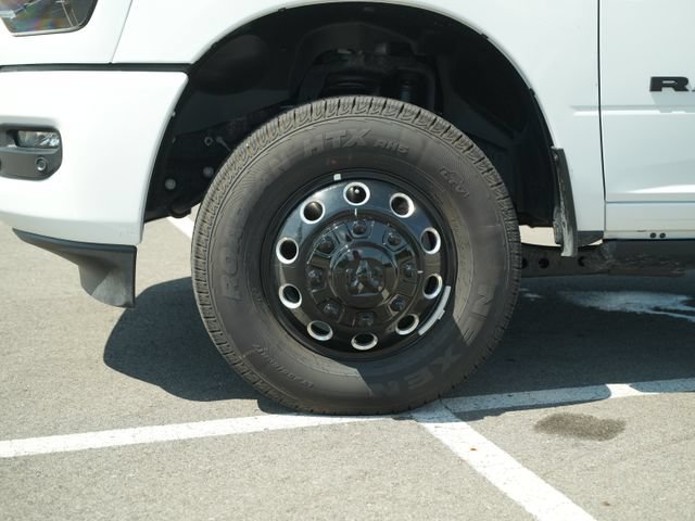 New 2026 RAM 3500 Laramie AWD/4WD image 9