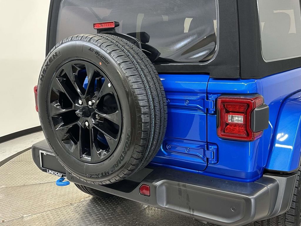 Used 2024 Jeep Wrangler Unlimited Sahara w/ Safety Group image 8