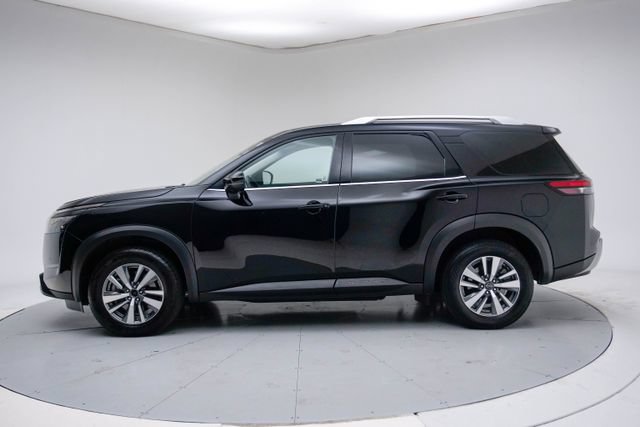 Used 2025 Nissan Pathfinder SL FWD image 3