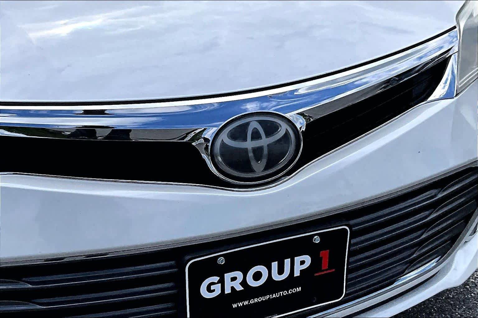 Used 2013 Toyota Avalon Limited w/ Technology Pkg FWD image 30
