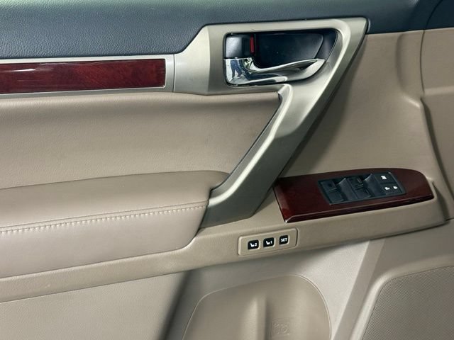 Used 2015 Lexus GX 460 w/ Premium Package AWD/4WD image 14