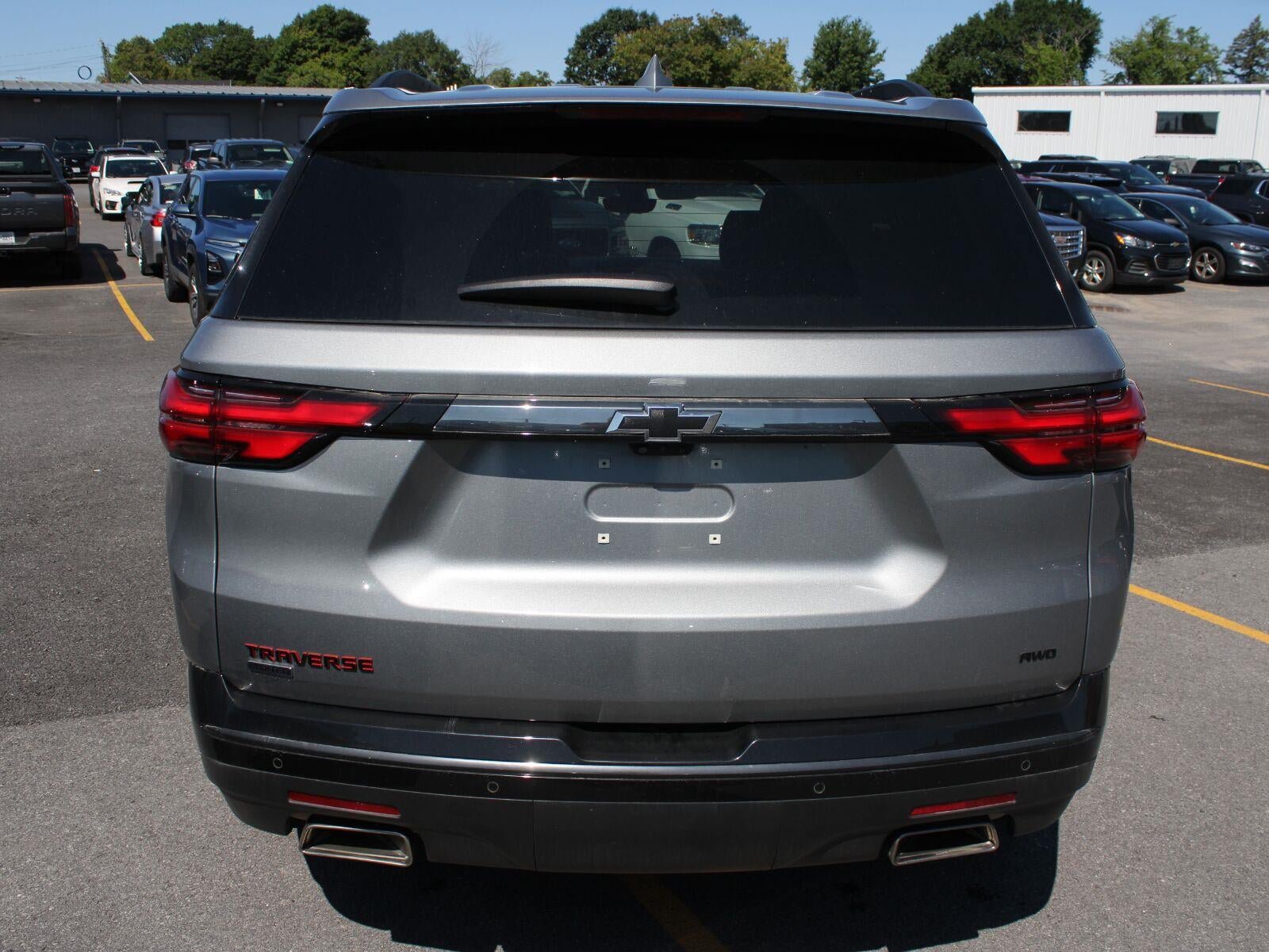 Used 2024 Chevrolet Traverse Premier w/ Redline Edition AWD/4WD image 6