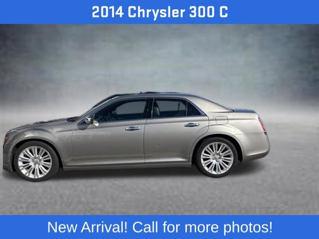 Used 2014 Chrysler 300 C RWD image 5