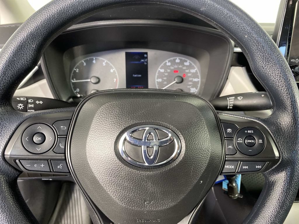 Used 2025 Toyota Corolla LE FWD image 14