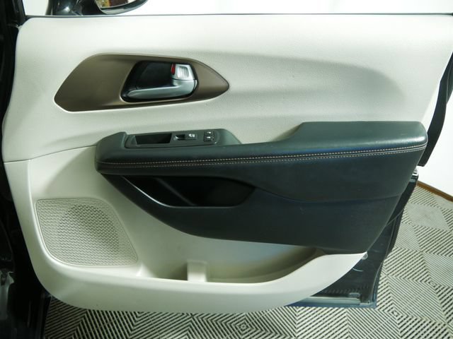 Certified 2017 Chrysler Pacifica Touring-L Plus w/ Advanced Safetytec Group FWD image 11