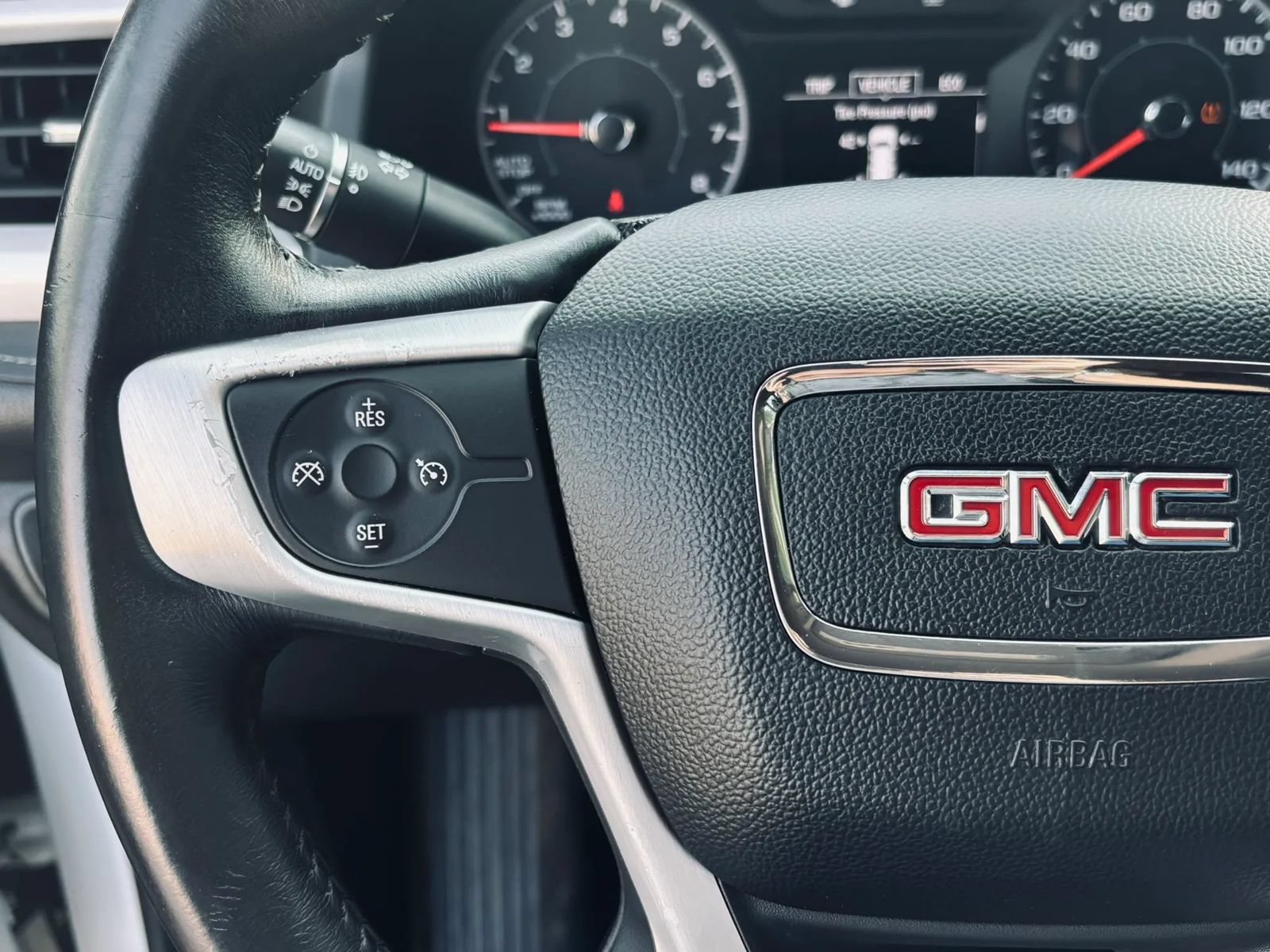 Used 2017 GMC Acadia SLE AWD/4WD image 25