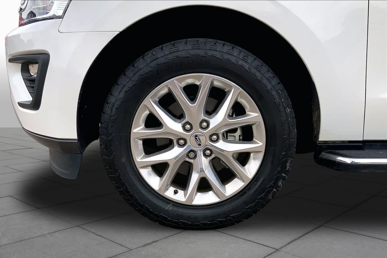 Used 2020 Ford Expedition XLT w/ Equipment Group 202A RWD image 11
