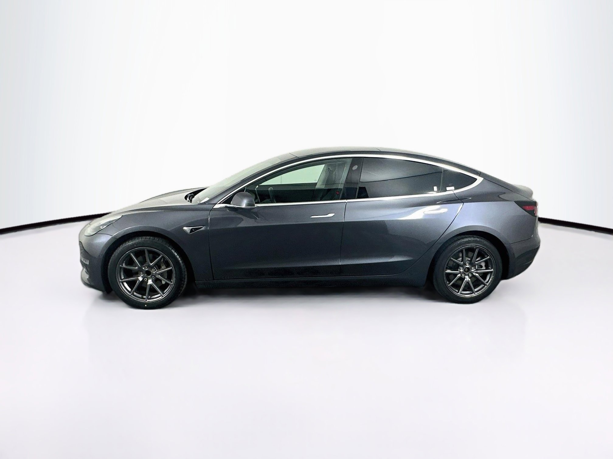 Used 2019 Tesla Model 3 Standard Range Plus RWD image 4