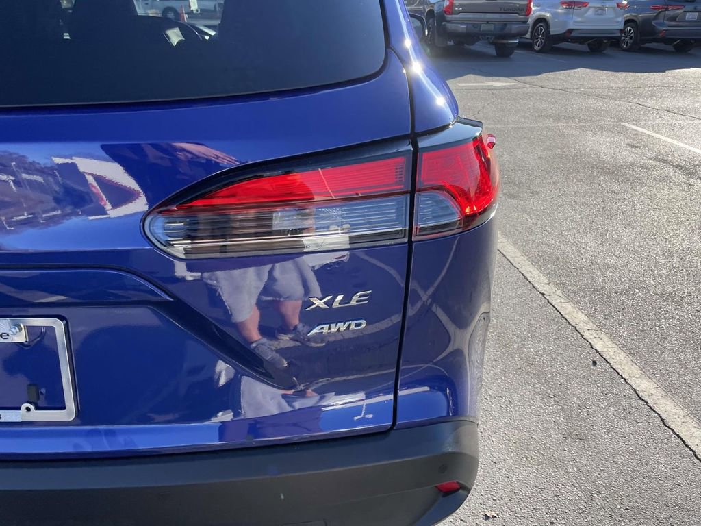 Used 2023 Toyota Corolla Cross XLE w/ Convenience Package image 18