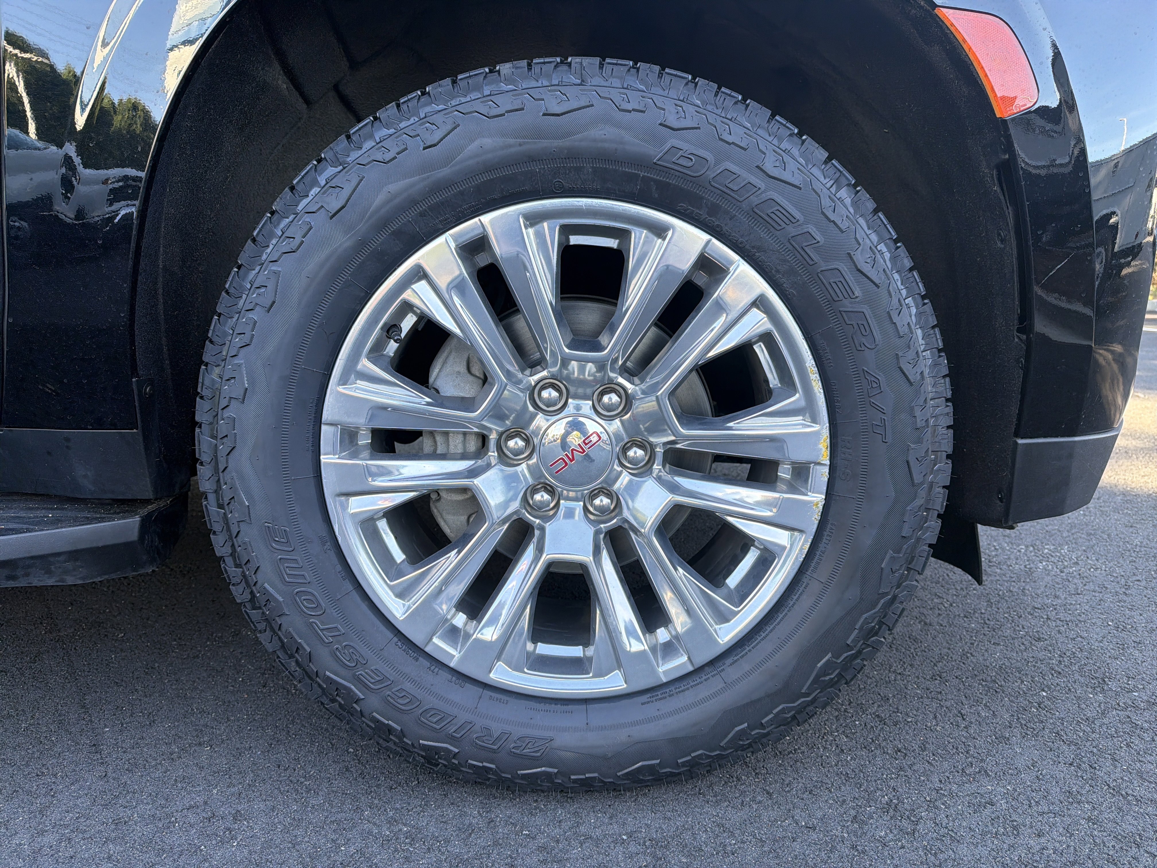 Used 2024 GMC Yukon Denali AWD/4WD image 13