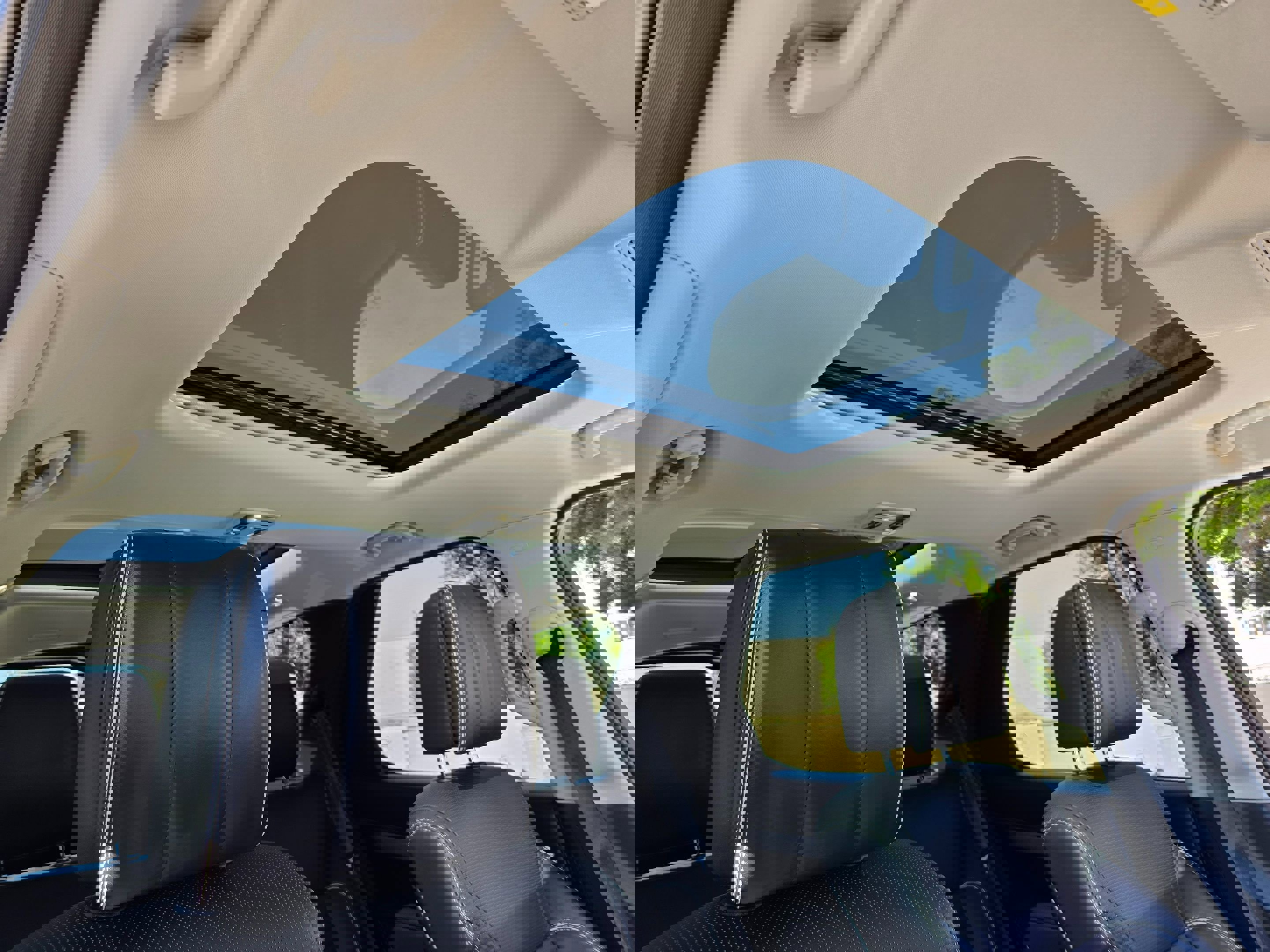 Used 2017 Land Rover Discovery First Edition image 11