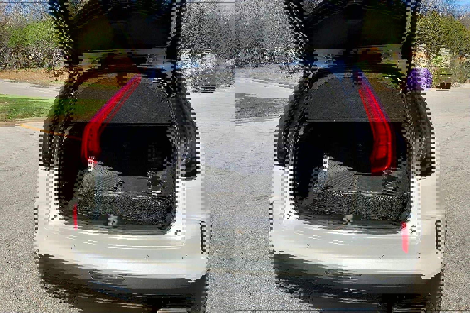 Used 2024 Cadillac XT4 Premium Luxury w/ Technology Package image 4