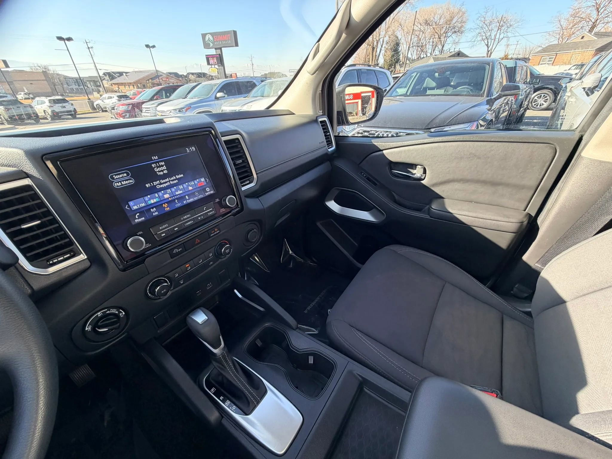 Used 2023 Nissan Frontier SV image 17