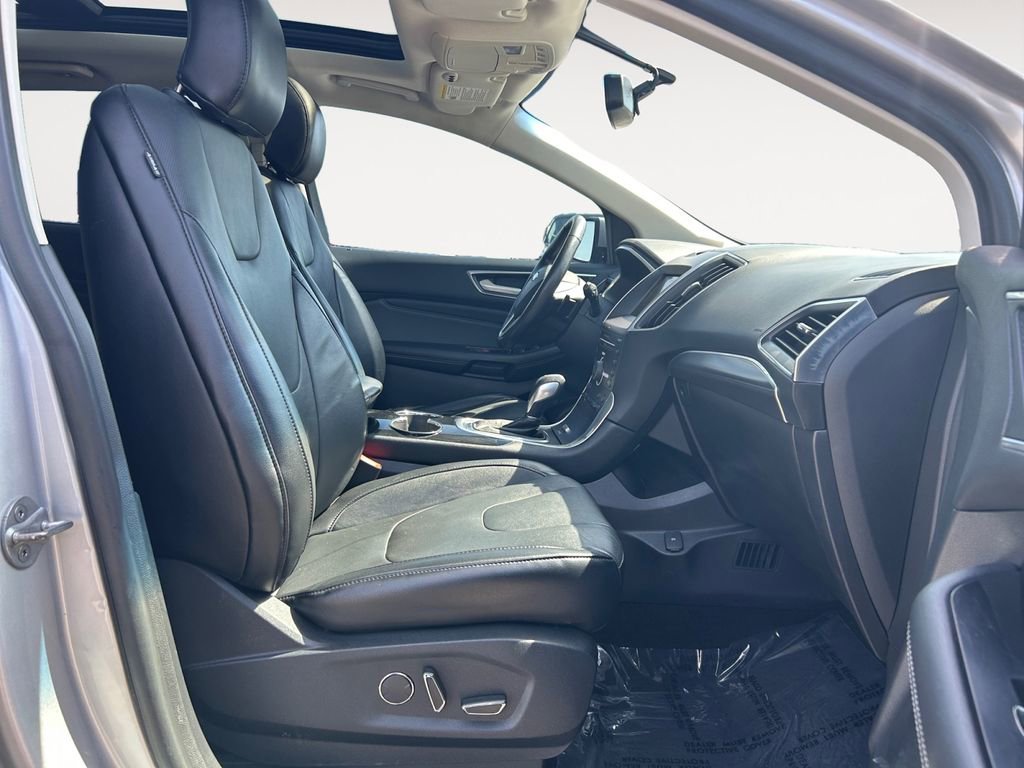 Used 2016 Ford Edge Titanium w/ Equipment Group 301A AWD/4WD image 25